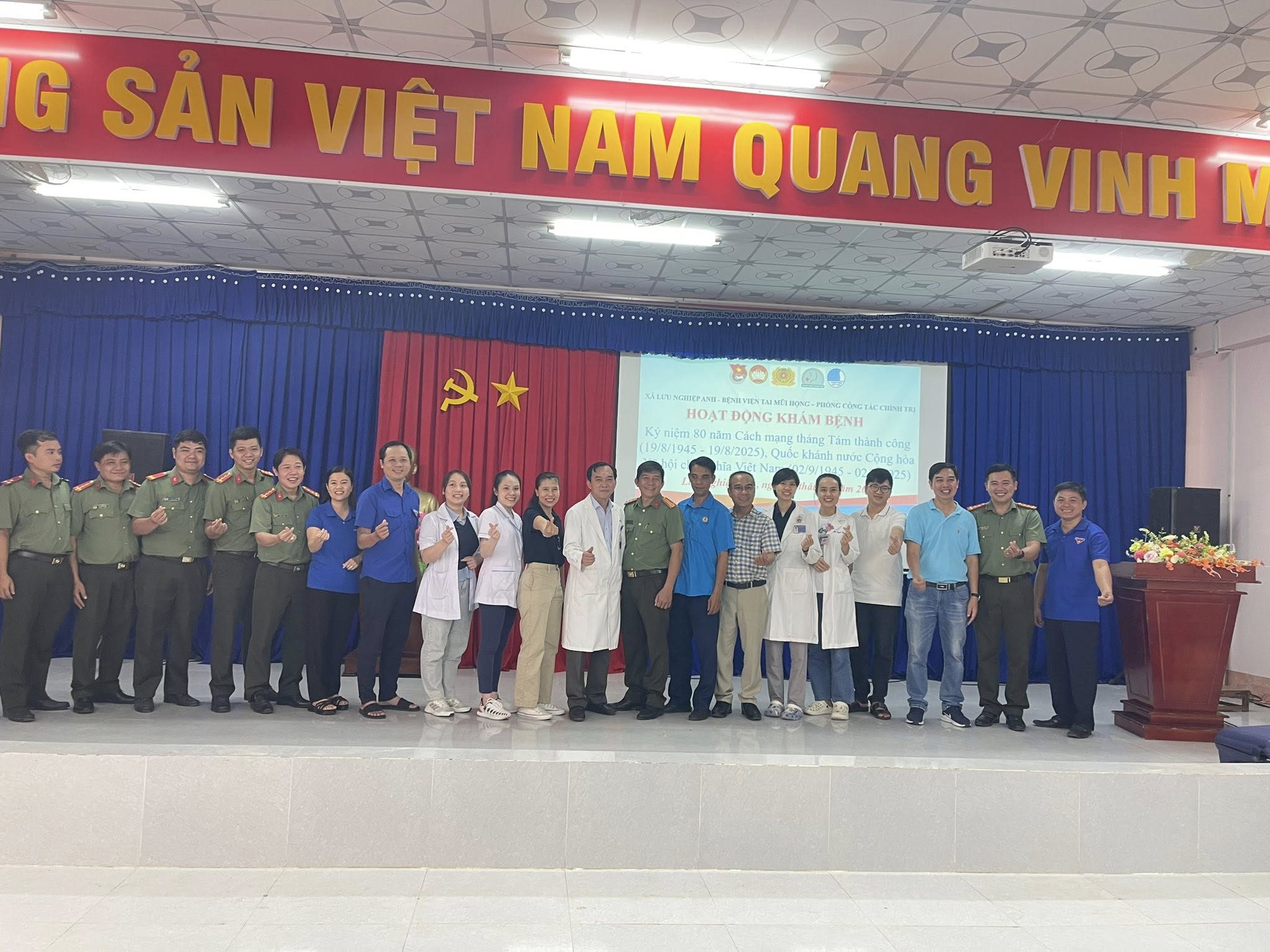 Lưu Nghiệp Anh phối hợp tổ chức chương trình “khám bệnh và cấp thuốc miễn phí” cho 200 người dân trên địa bàn xã